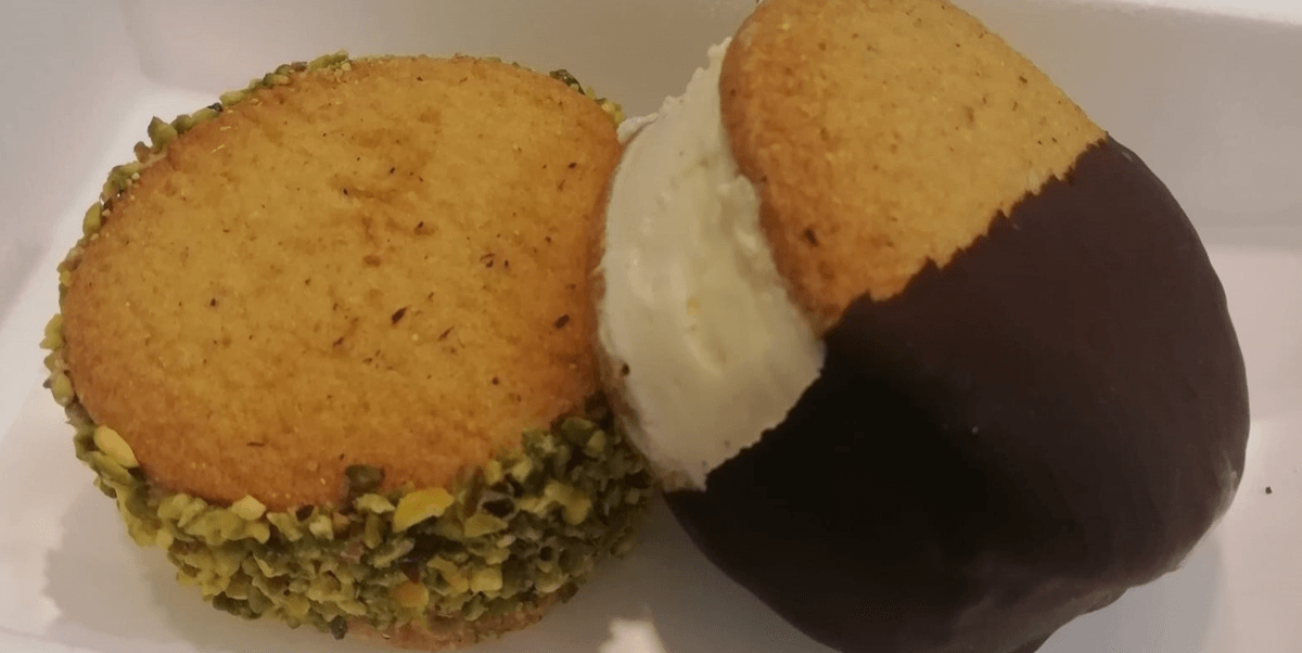 Small square box 2 biscuits - La Bottega del Gelato | Authentic Italian Ice Cream Delivery in Monaco